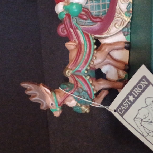 St. NICK'S SLEIGH RIDE DOUBLE HOOK CAST IRON STOCKING HANGER MADE IN TAIWAN - Picture 2 of 8